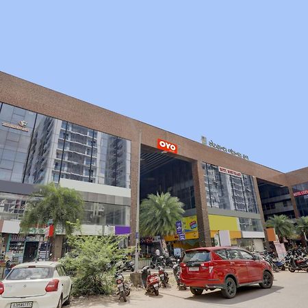 Hotel O Cozy Rooms Surat Bagian luar foto