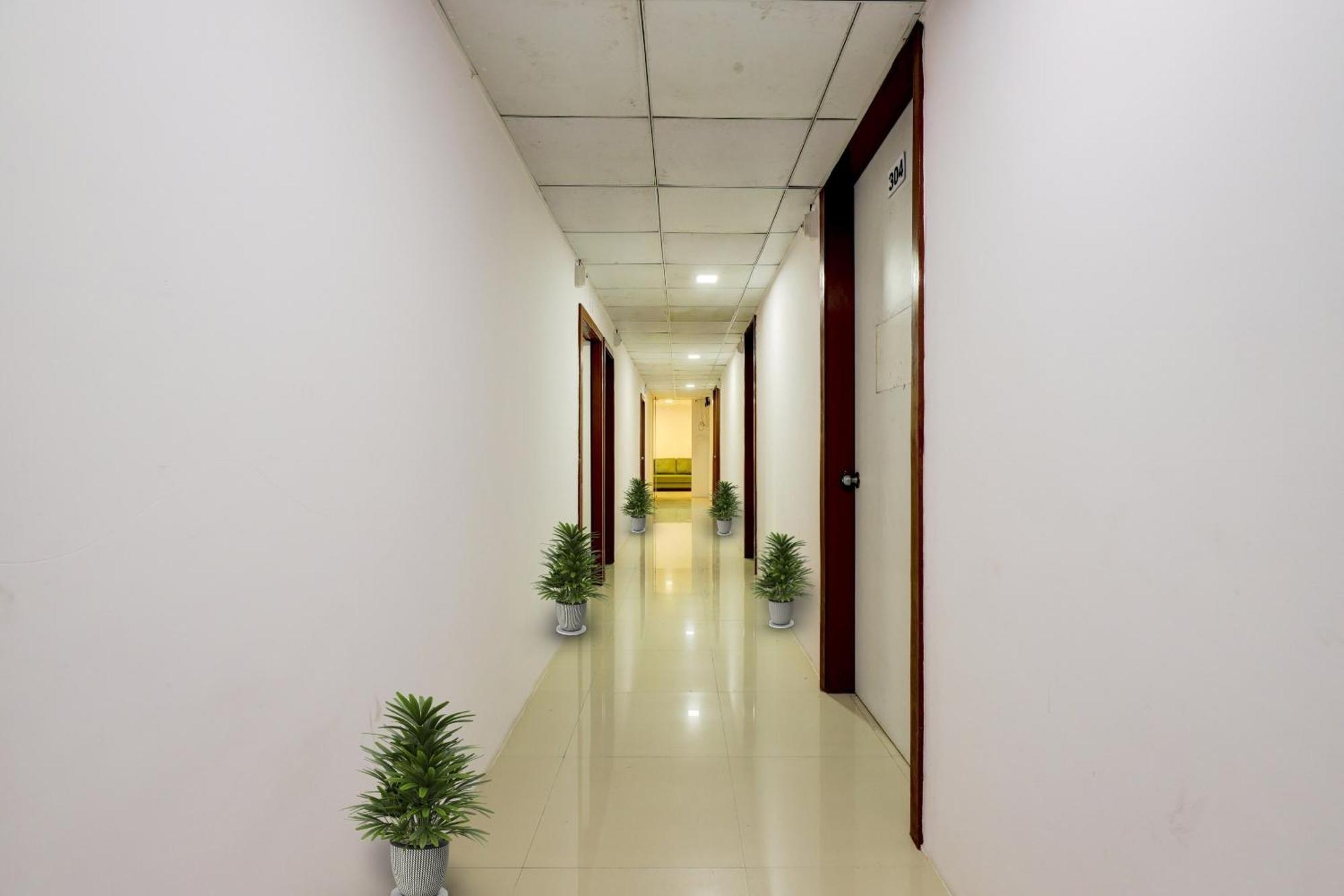Hotel O Cozy Rooms Surat Bagian luar foto