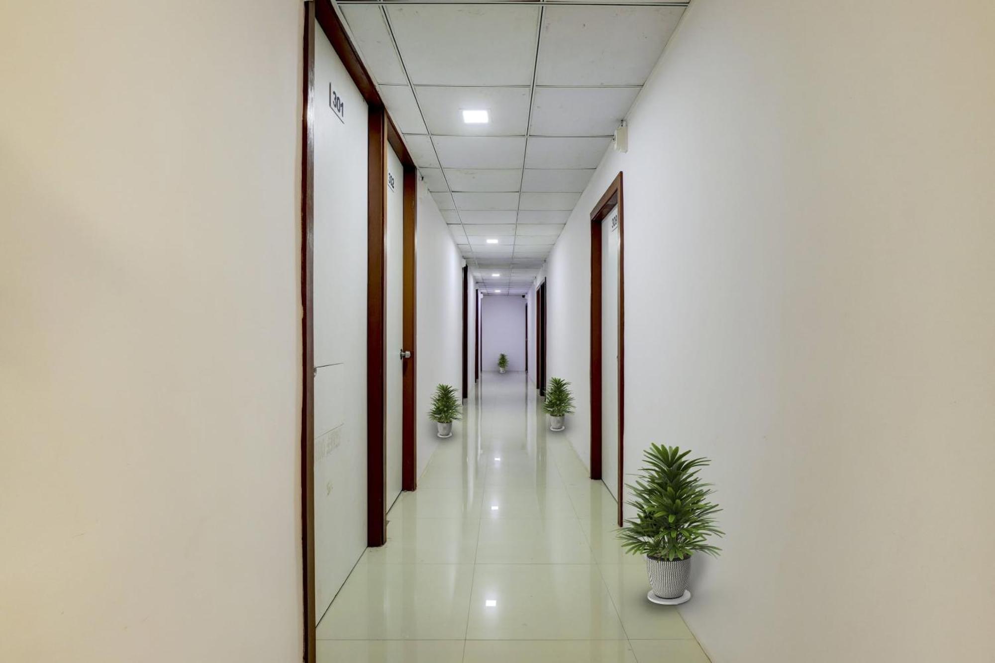 Hotel O Cozy Rooms Surat Bagian luar foto