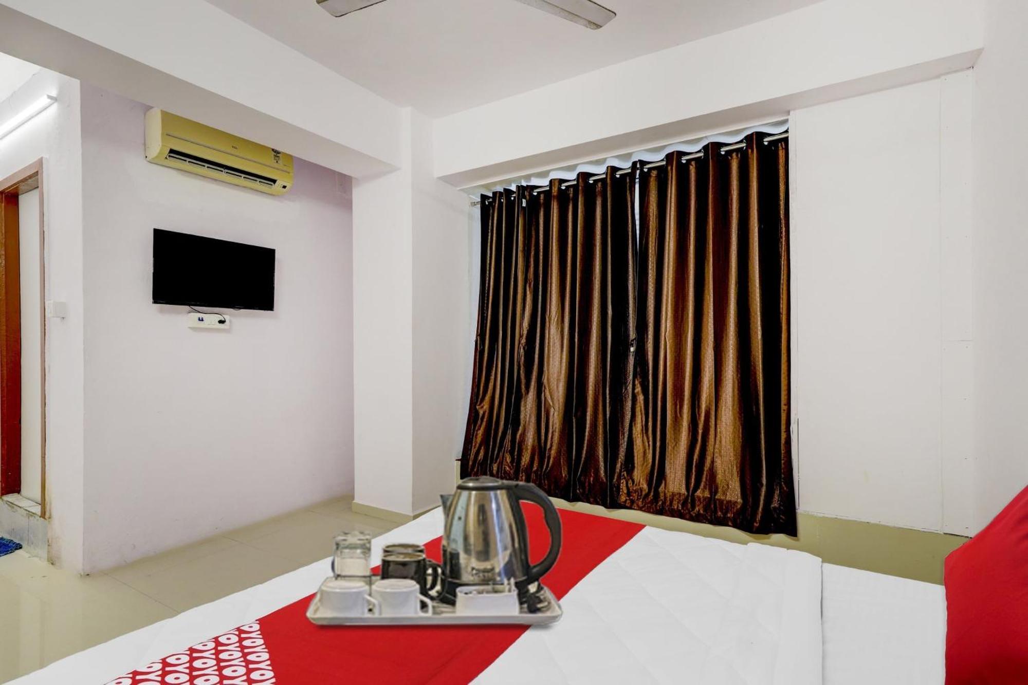 Hotel O Cozy Rooms Surat Bagian luar foto