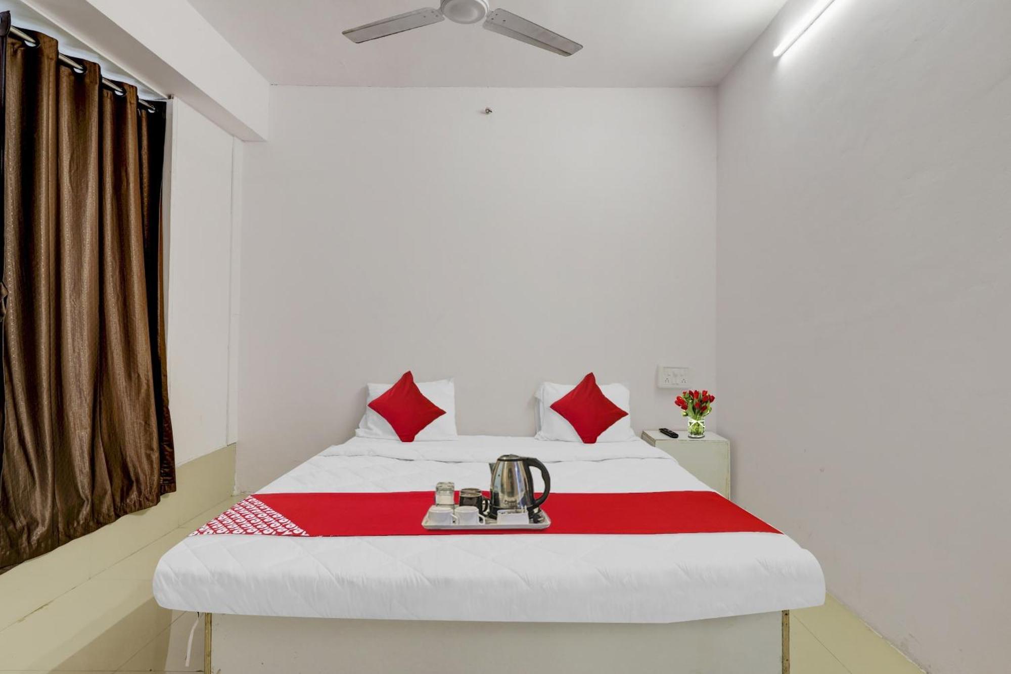 Hotel O Cozy Rooms Surat Bagian luar foto