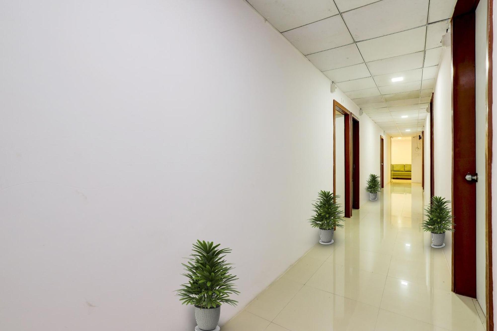Hotel O Cozy Rooms Surat Bagian luar foto