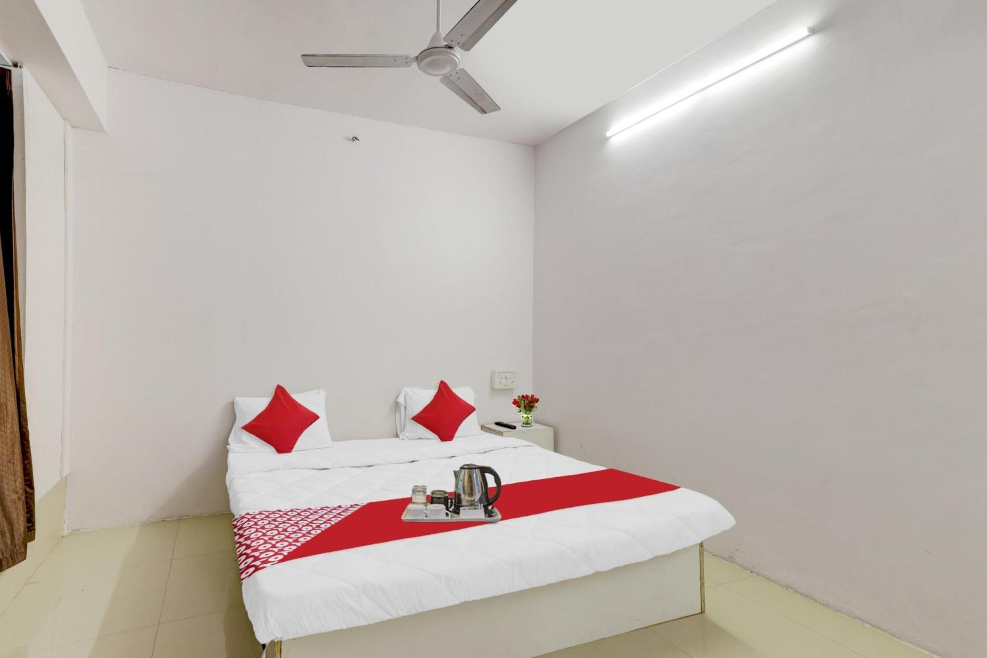Hotel O Cozy Rooms Surat Bagian luar foto