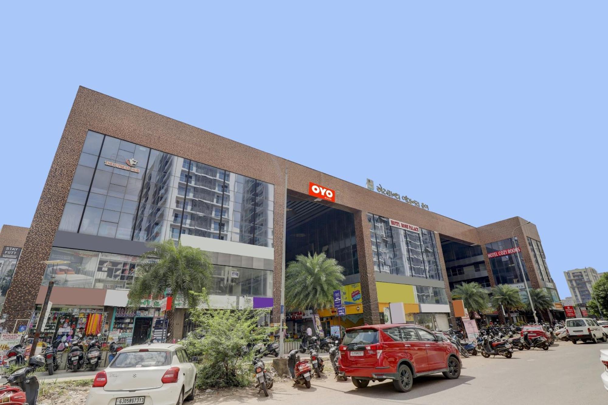 Hotel O Cozy Rooms Surat Bagian luar foto
